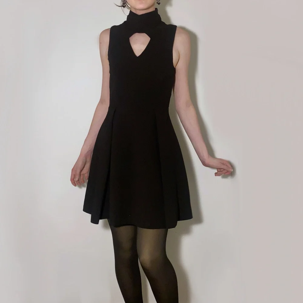 Cute Black Keyhole Dress - Picture 1 of 5